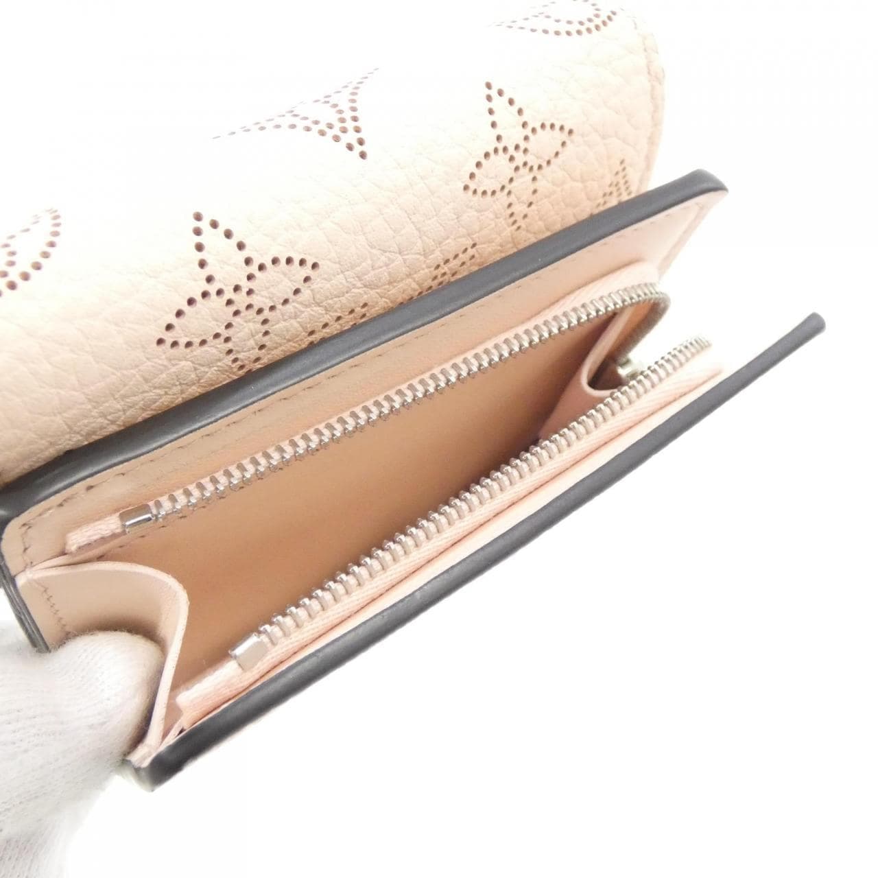 LOUIS VUITTON Mahina M82795 銀包