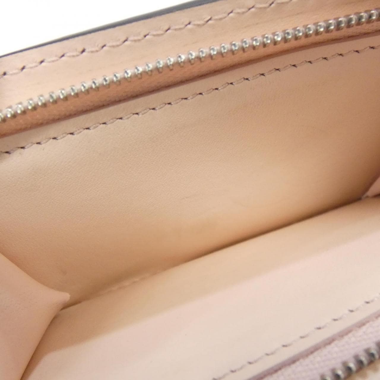 LOUIS VUITTON Mahina M82795 銀包