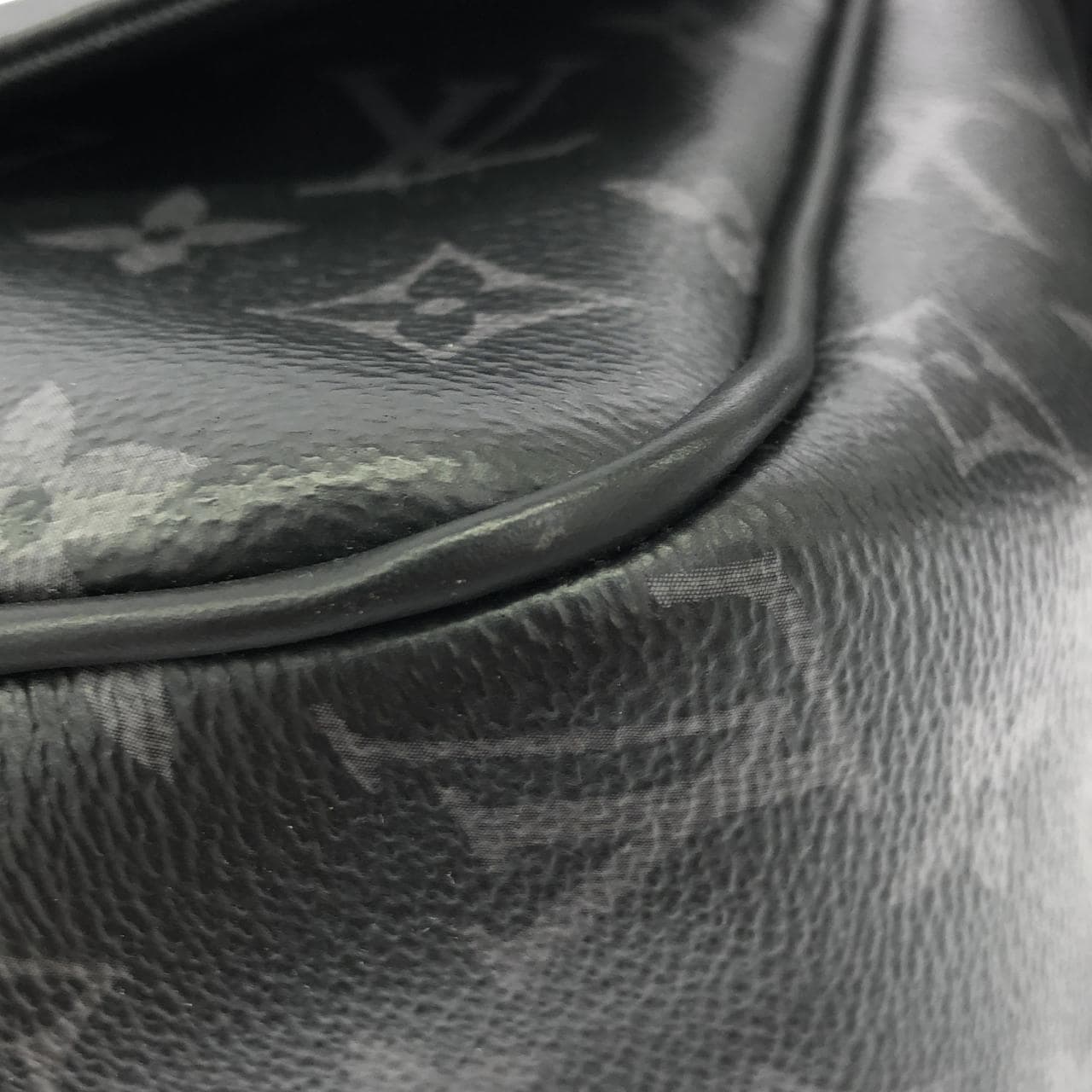 LOUIS VUITTON Eclipse M46685 肩背包 Monogram