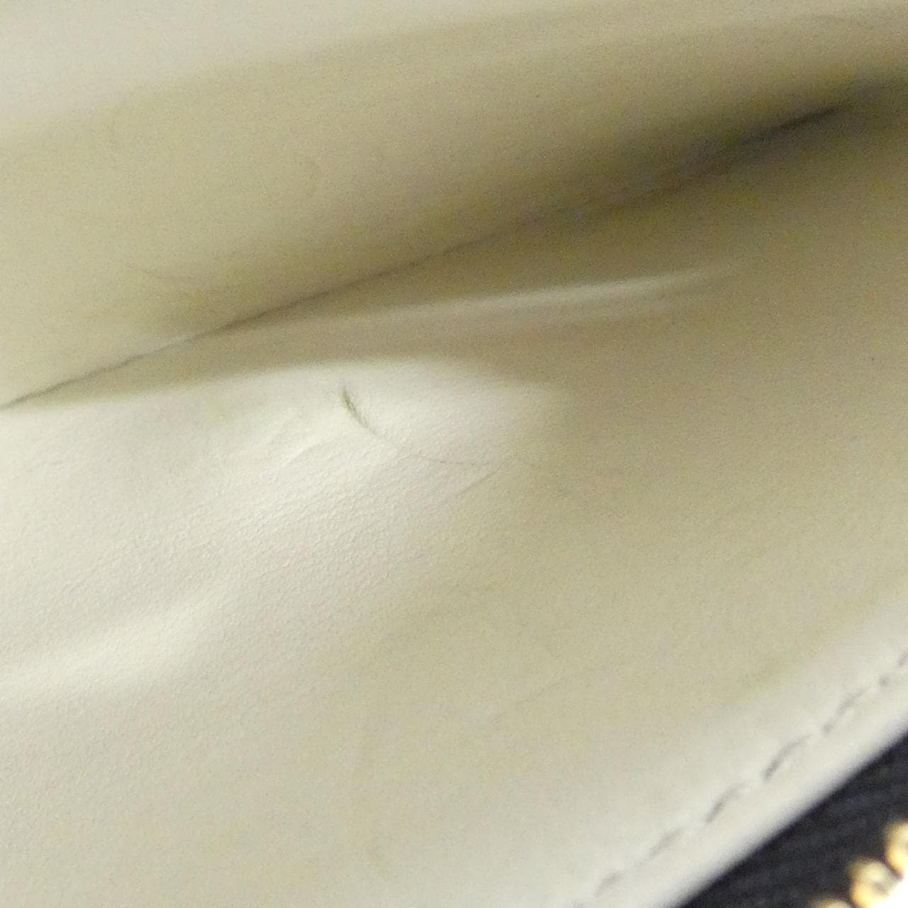 LOUIS VUITTON Capucines M82046 銀包