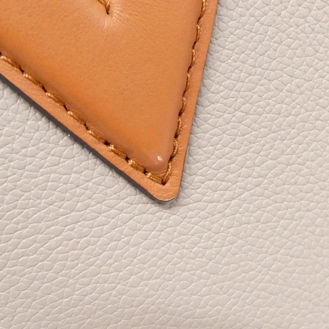 LOUIS VUITTON M53825 Handbag