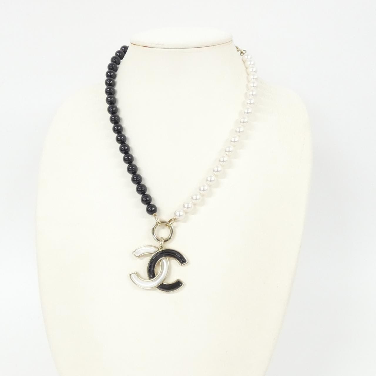 CHANEL Accessories