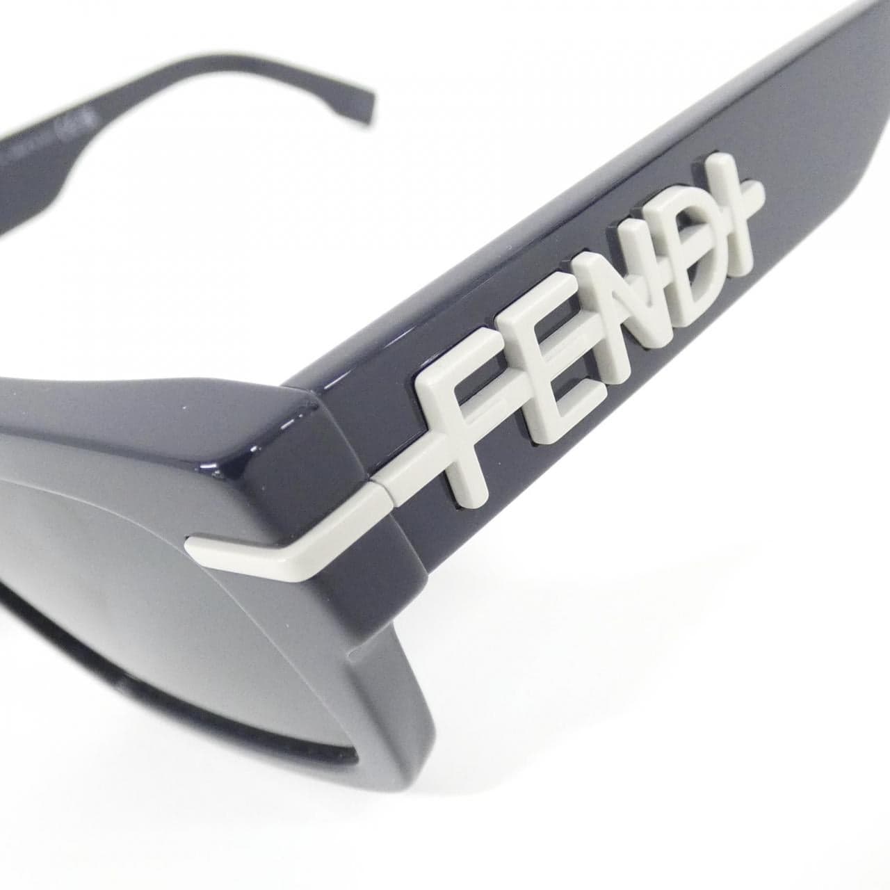 FENDI 40091U Sunglasses