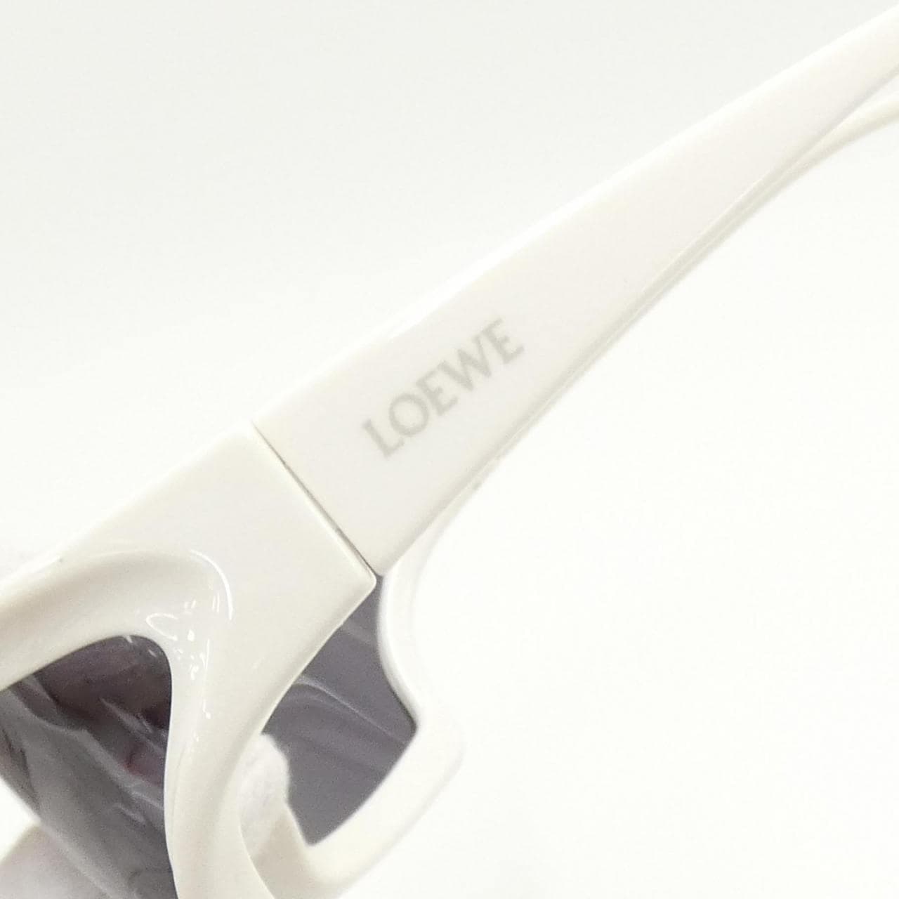 LOEWE 40143U Sunglasses