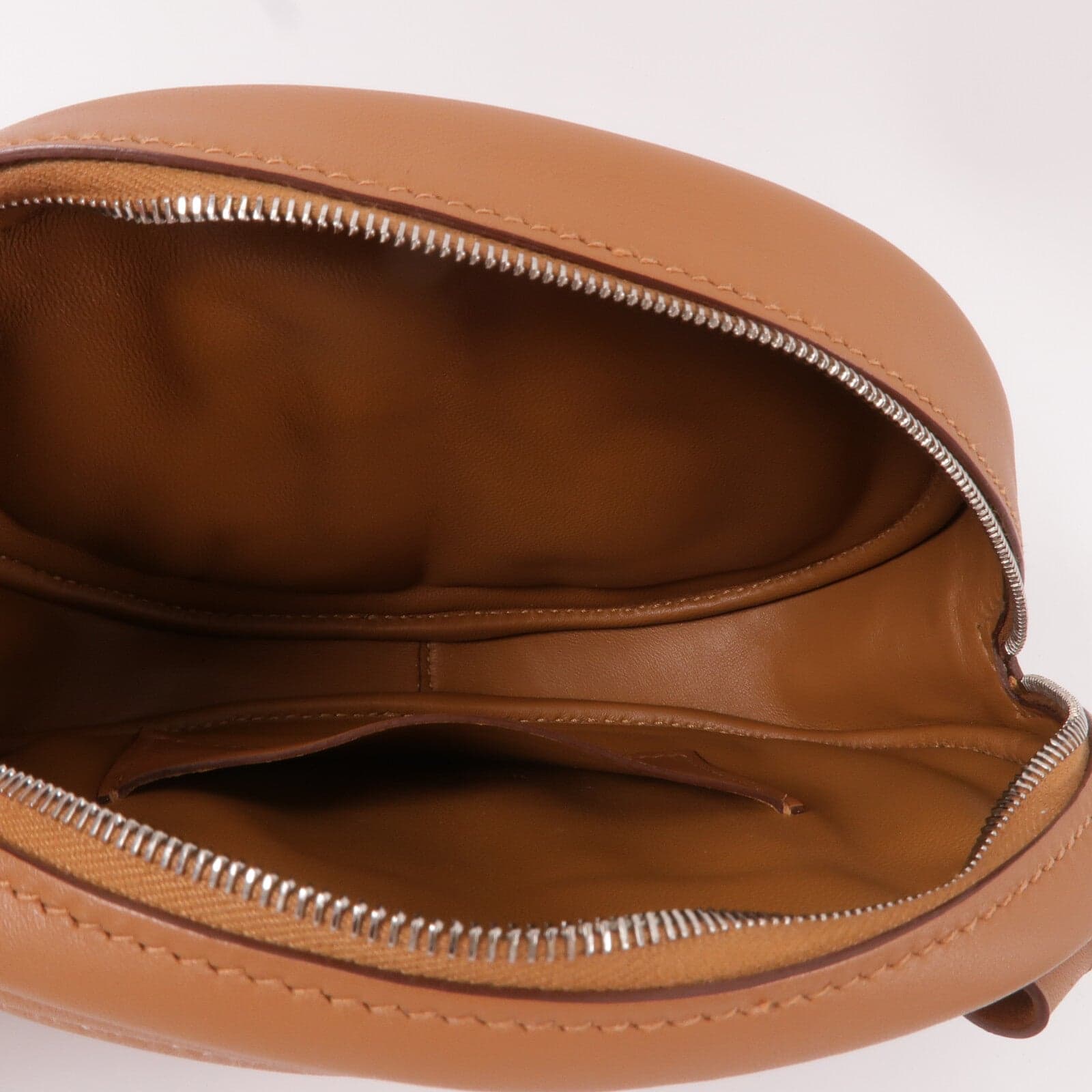 LOUIS VUITTON Loop 腰包 牛皮