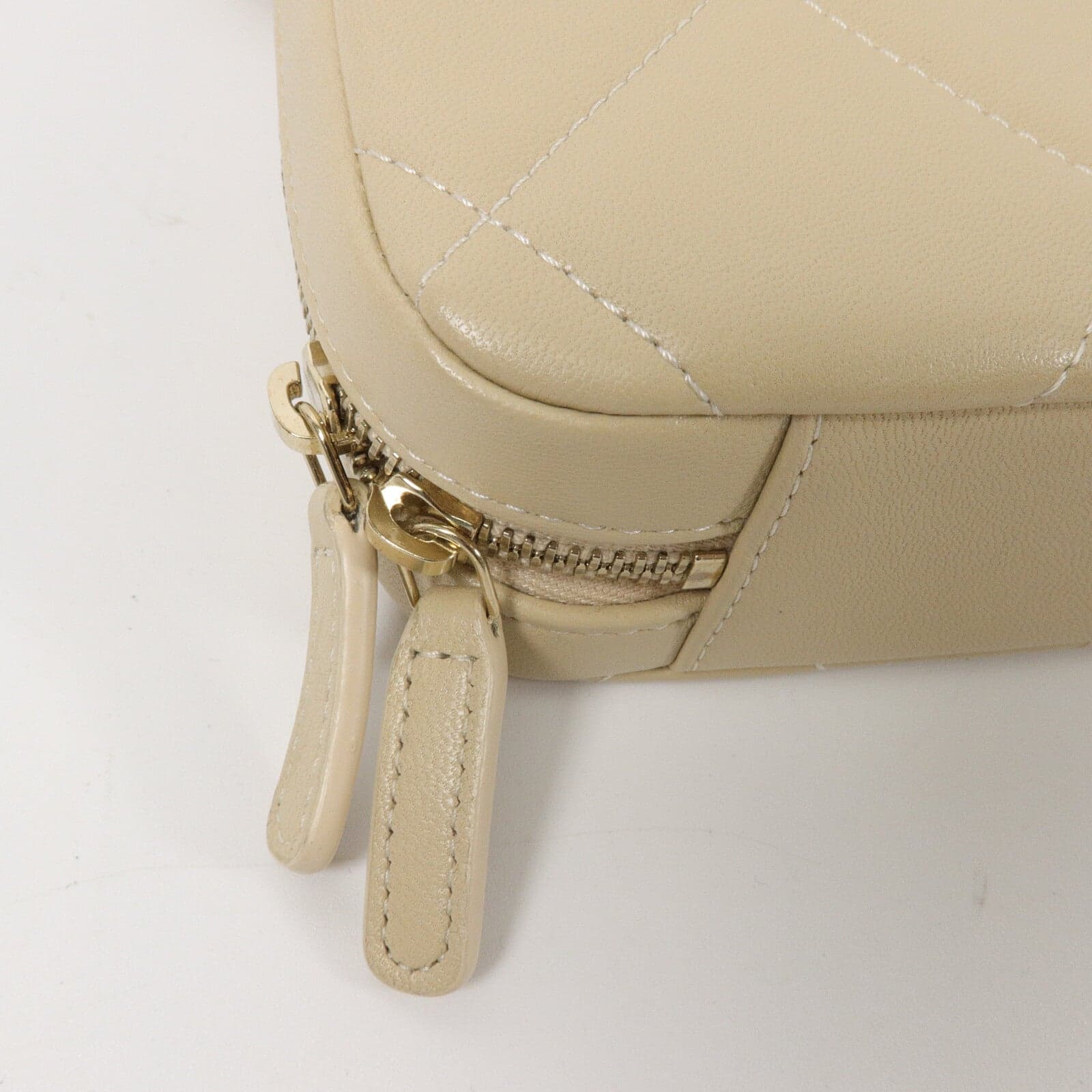 LOUIS VUITTON 肩背包 羊皮
