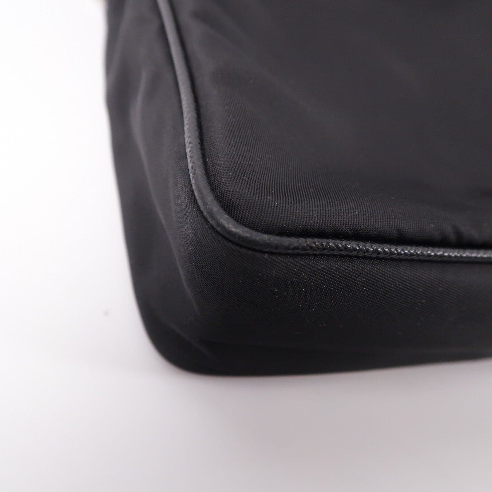 LOUIS VUITTON 2VH112 肩背包 尼龍