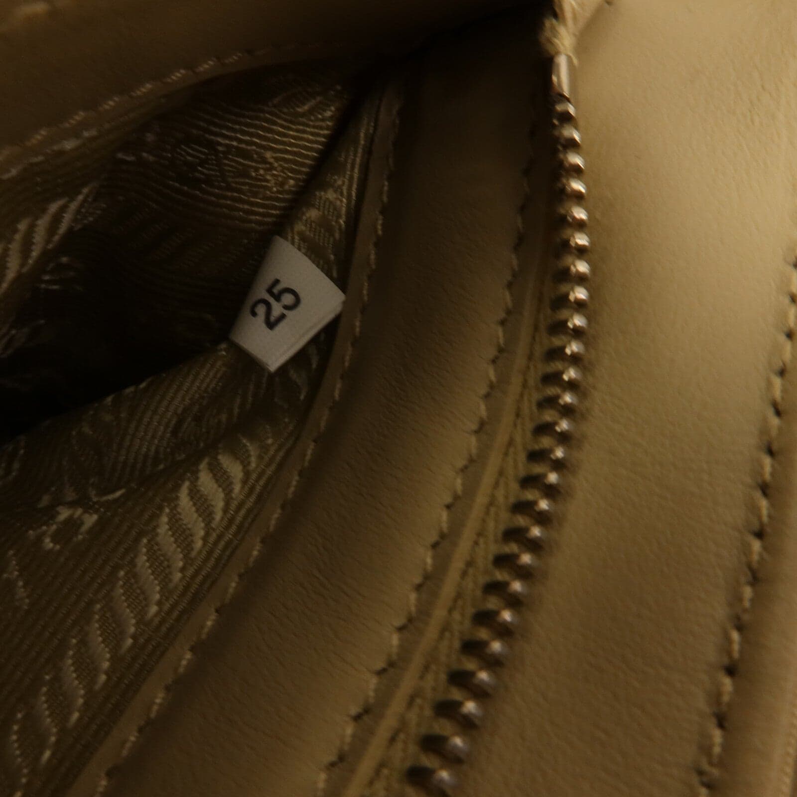 LOUIS VUITTON 1BD295 肩背包 尼龍
