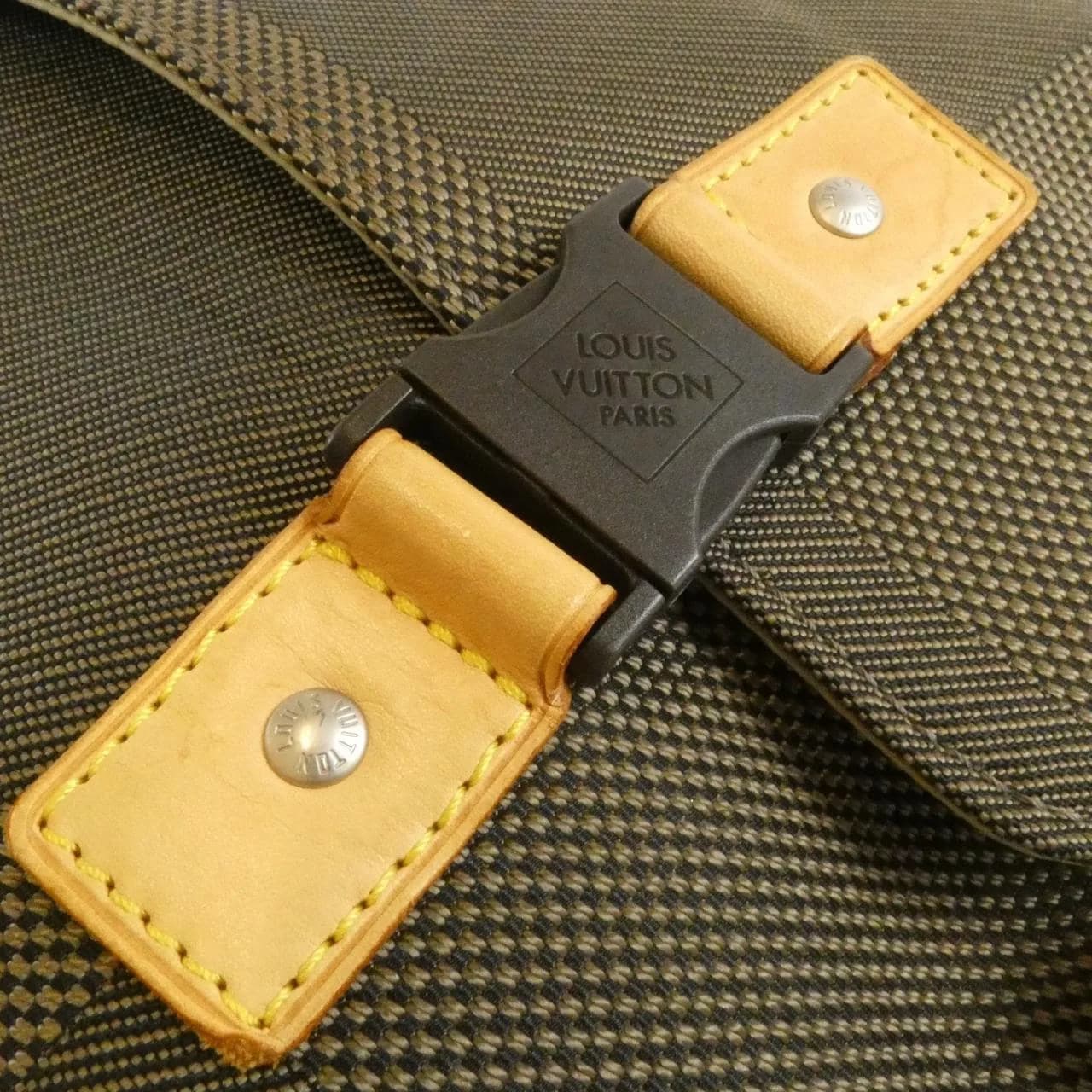 LOUIS VUITTON M93077 肩背包 Damier
