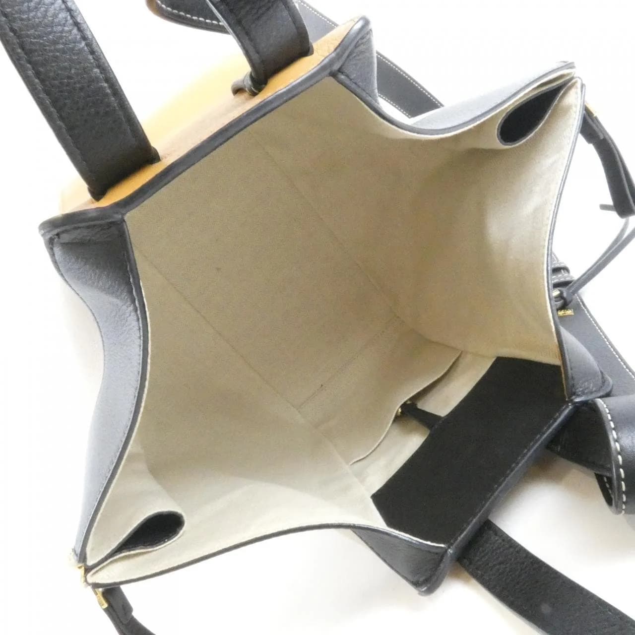 LOEWE Hammock 387 30PS35 肩背包