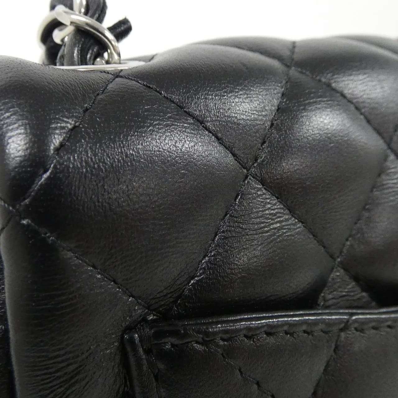 CHANEL Matelasse 35200 Shoulder Lambskin