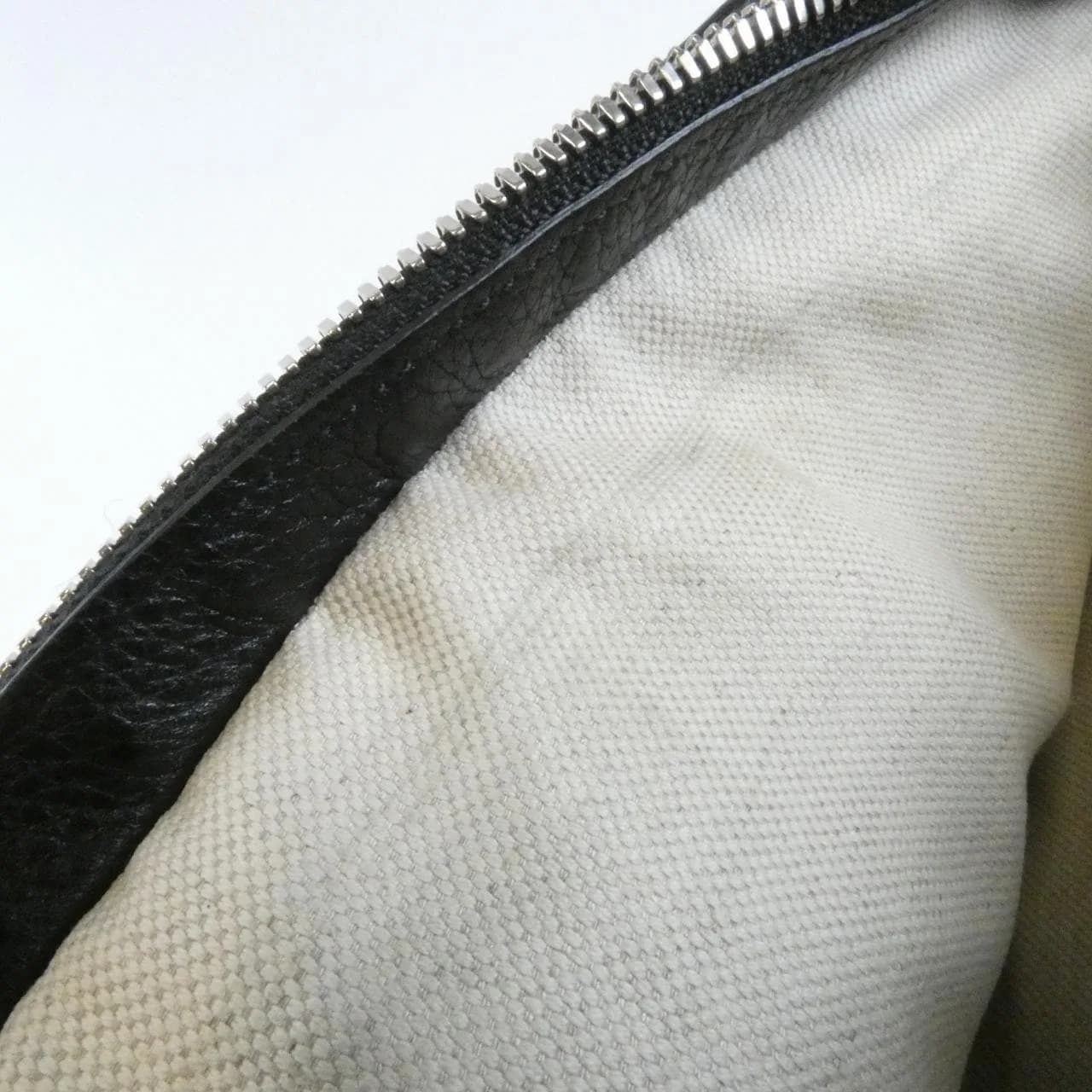 GUCCI 322827 A7M8N 肩背包 皮革