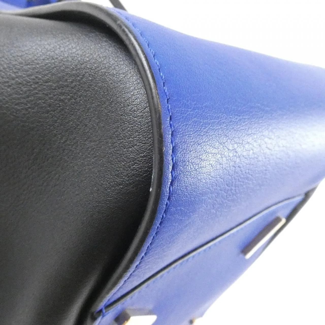 LOEWE Hammock 387 30EN60 肩背包
