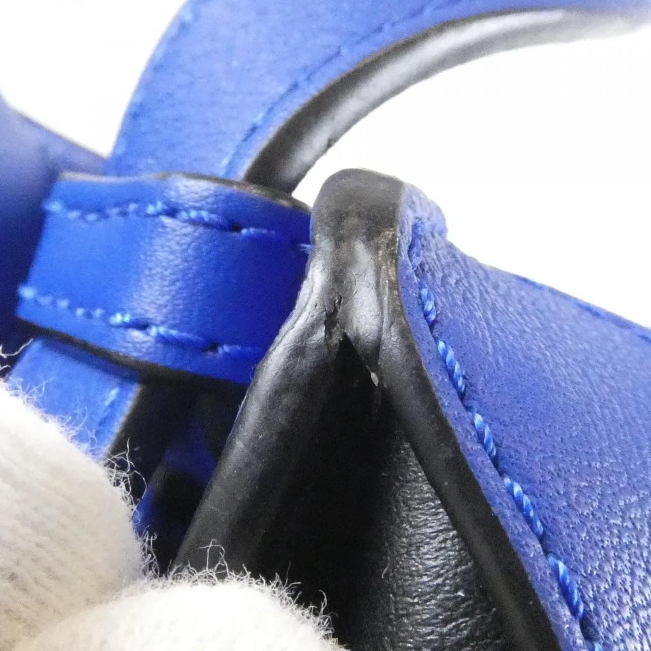LOEWE Hammock 387 30EN60 肩背包