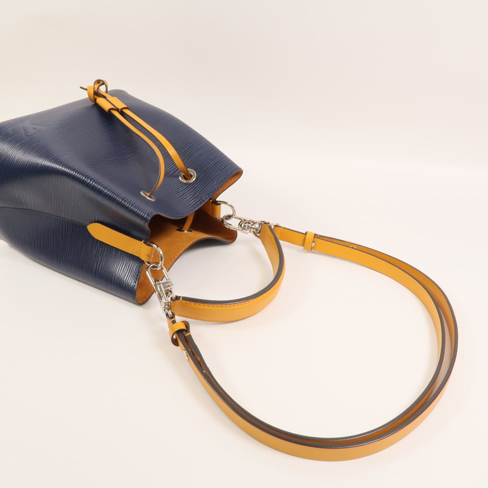 LOUIS VUITTON NeoNoe M53610 2-Way Bag Calfskin