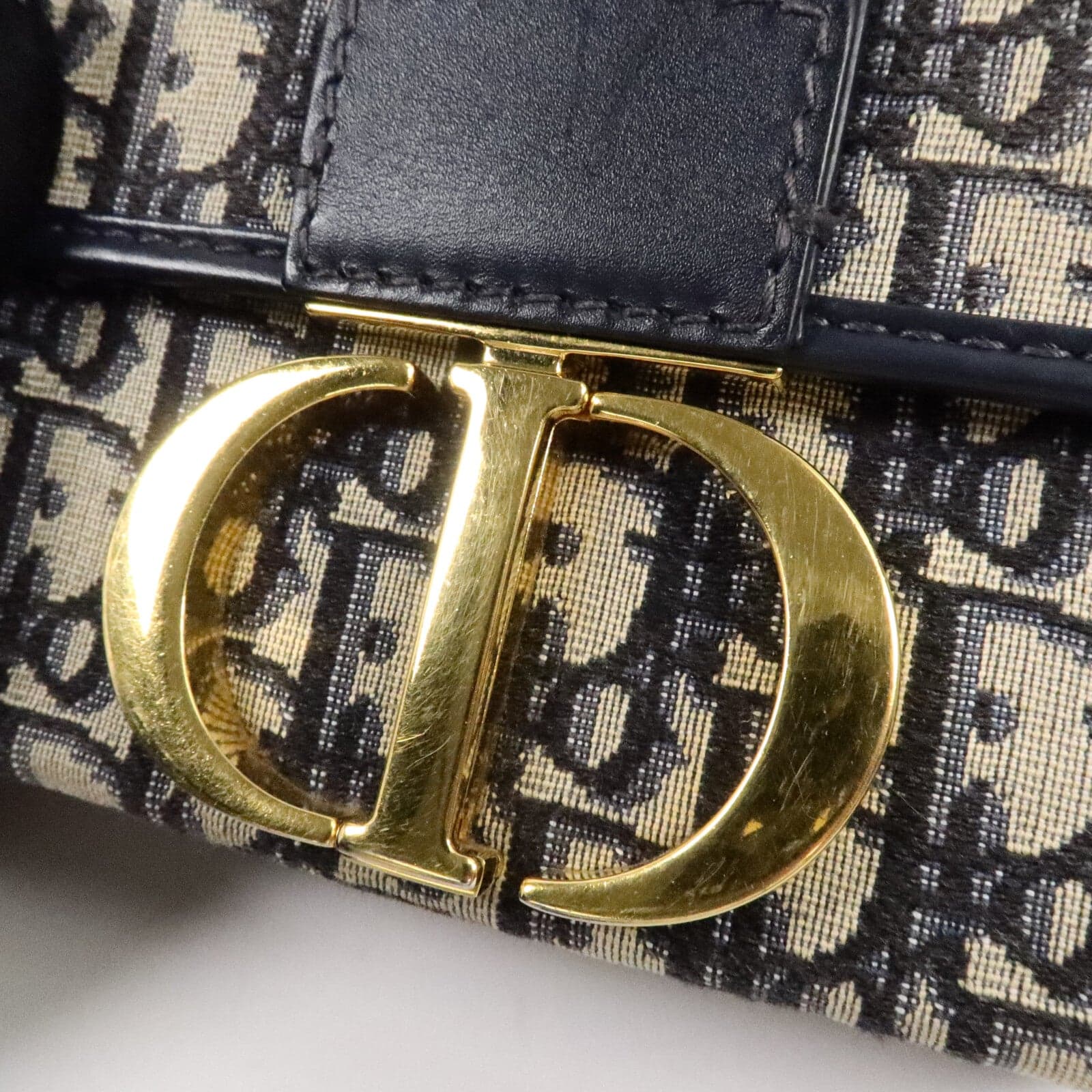 LOUIS VUITTON Montaigne M9204UTZQ 肩背包 帆布