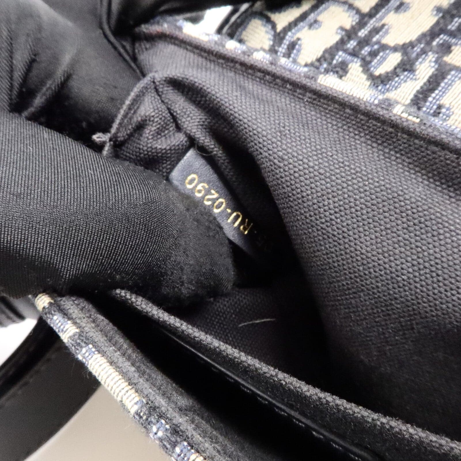 LOUIS VUITTON Montaigne M9204UTZQ 肩背包 帆布