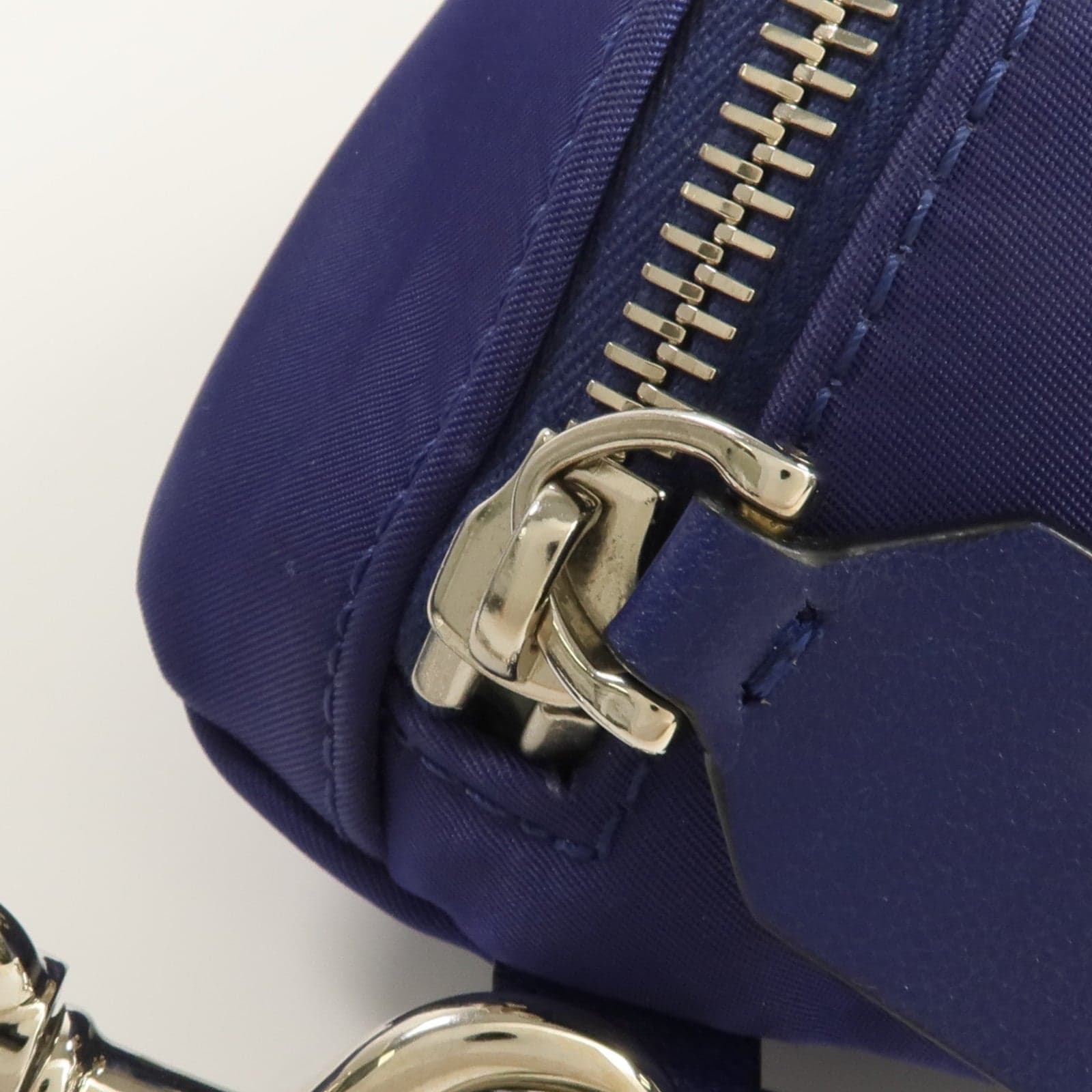 LOUIS VUITTON 肩背包 尼龍