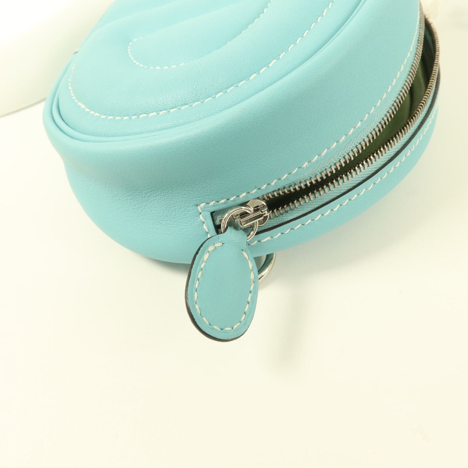 LOUIS VUITTON Loop 肩背包 牛皮